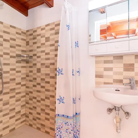 Marazul 32 * 阿罗纳